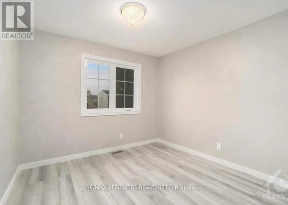 563 LATOUR CRESCENT