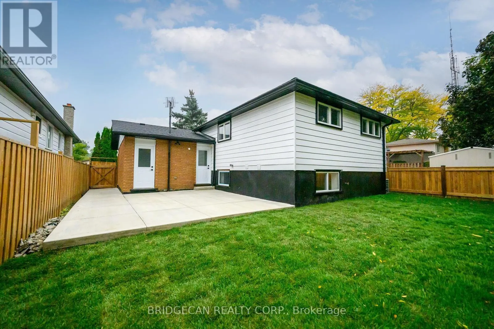 121 APPLEFORD ROAD