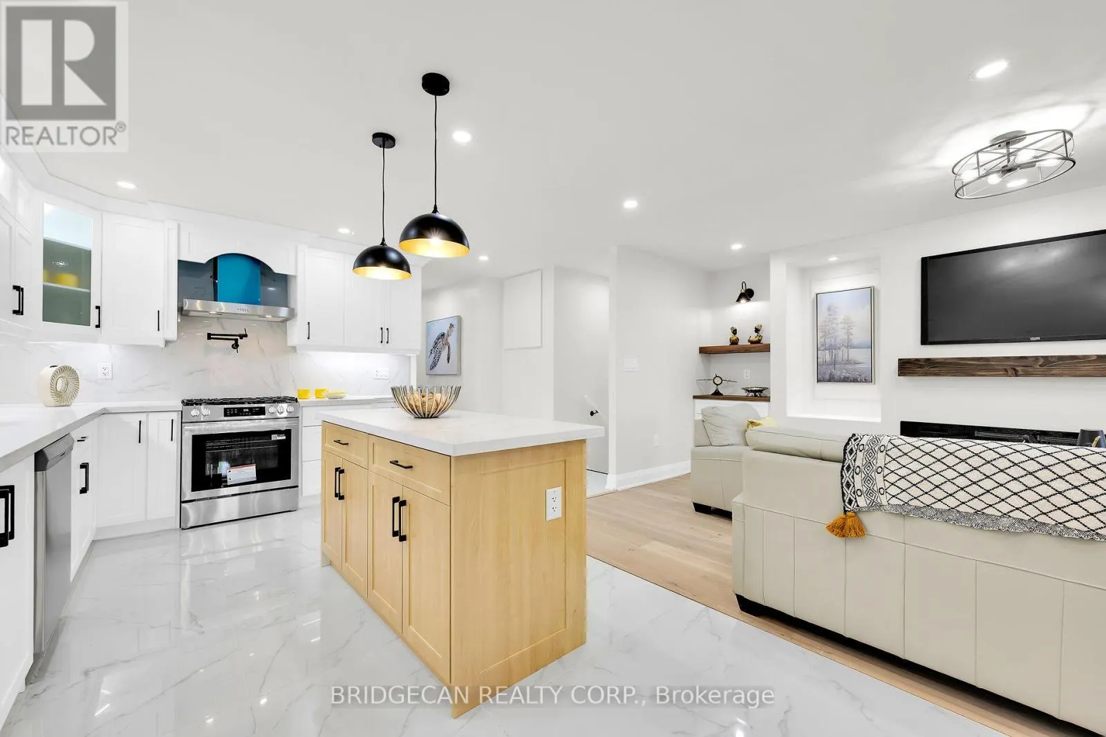 121 APPLEFORD ROAD