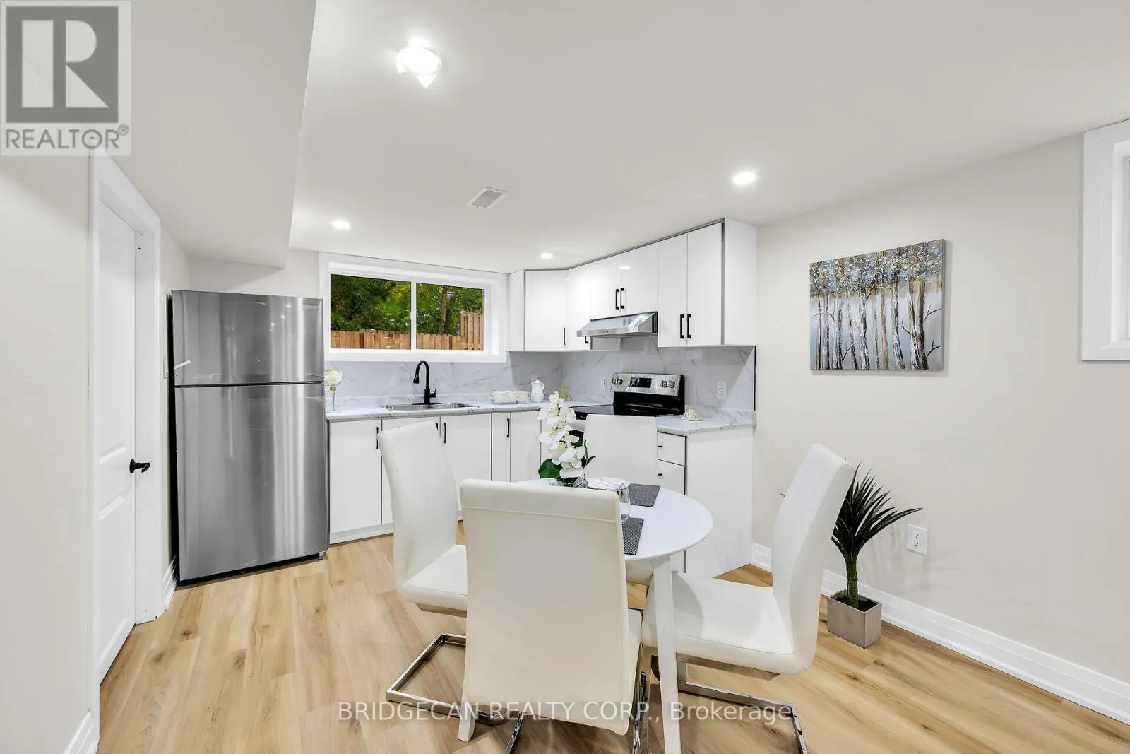 121 APPLEFORD ROAD