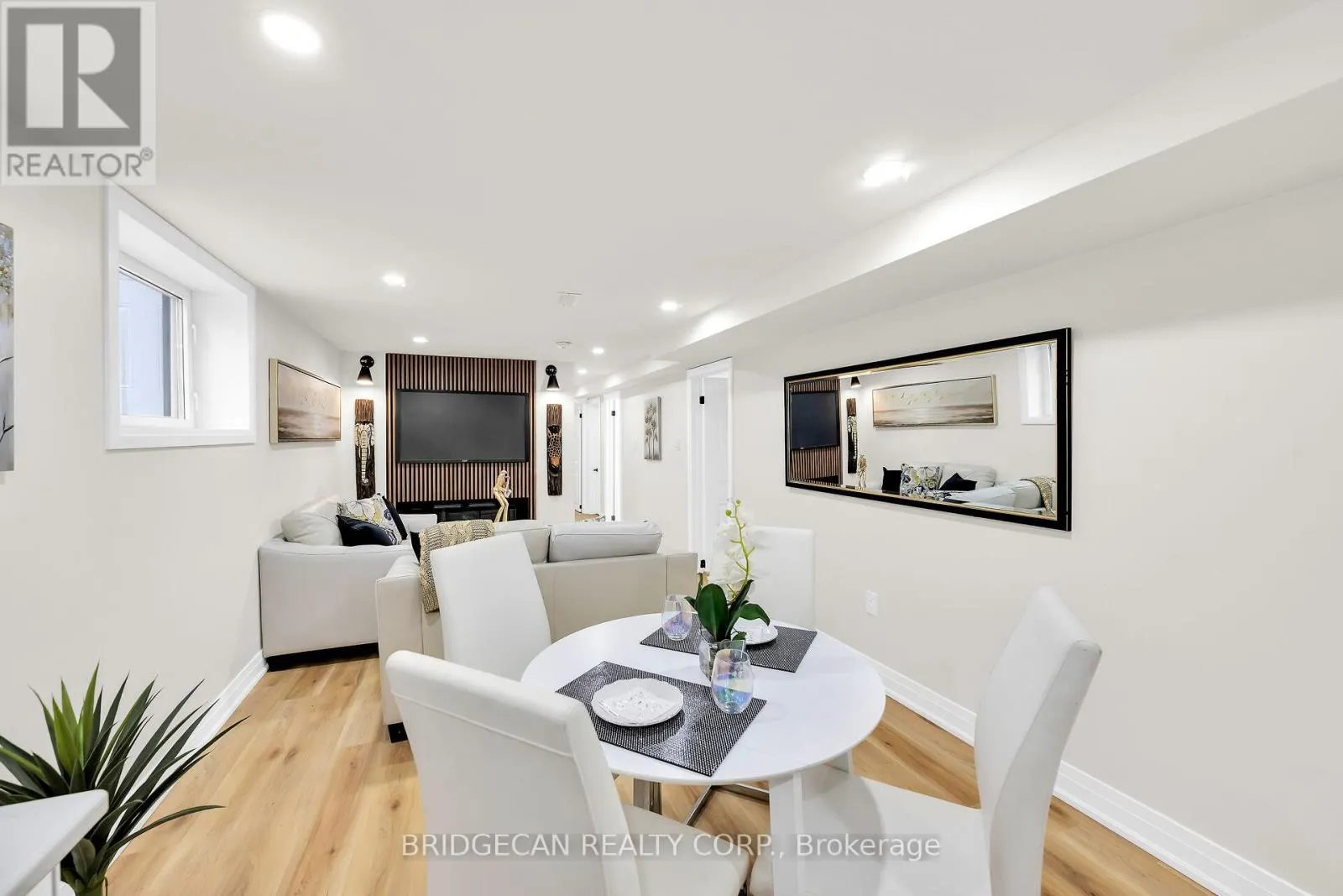 121 APPLEFORD ROAD