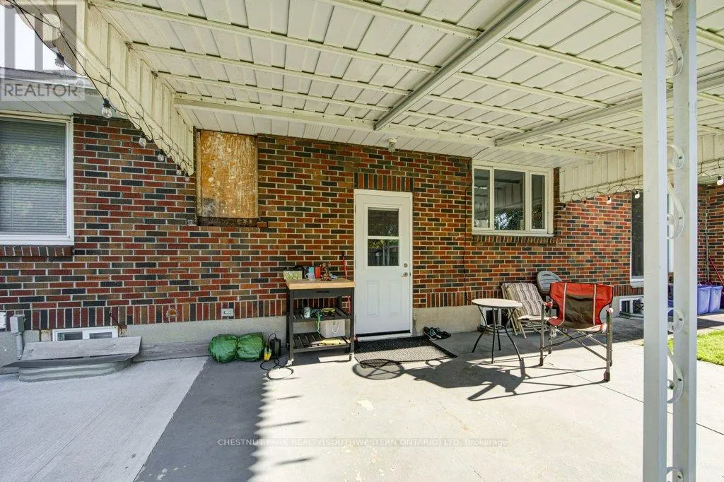 243 KING STREET E