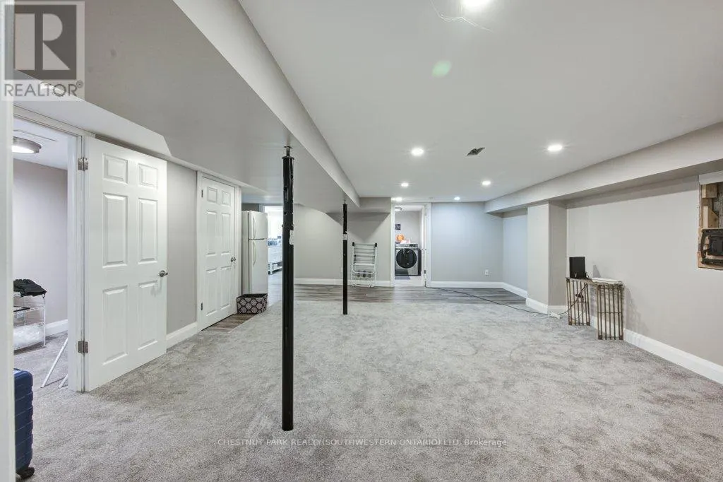 243 KING STREET E