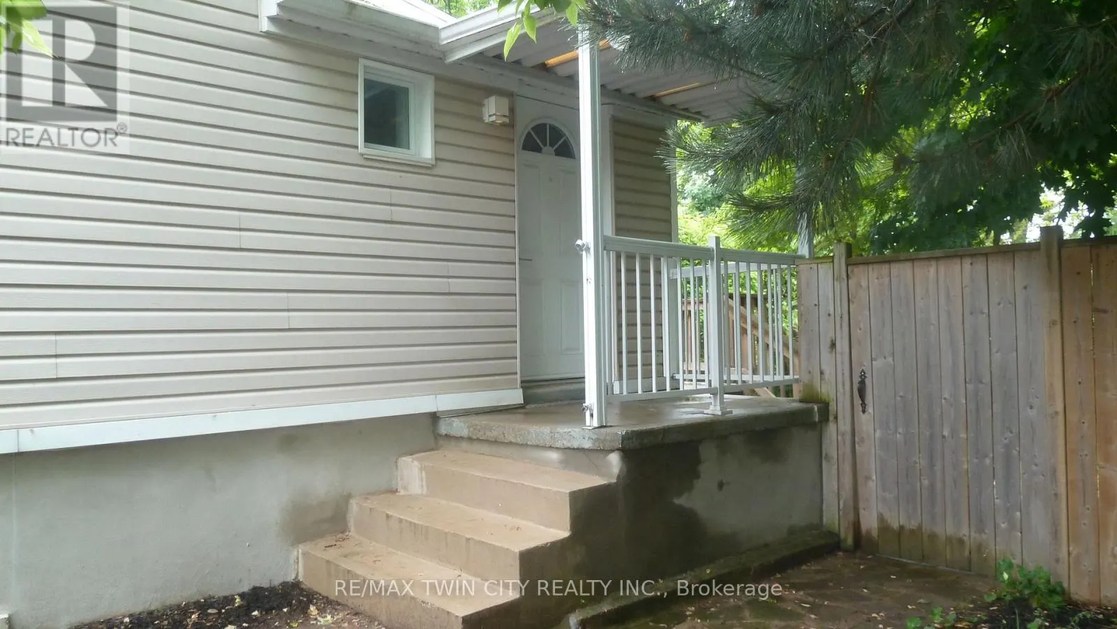 LOWER - 6 GRENVILLE AVENUE