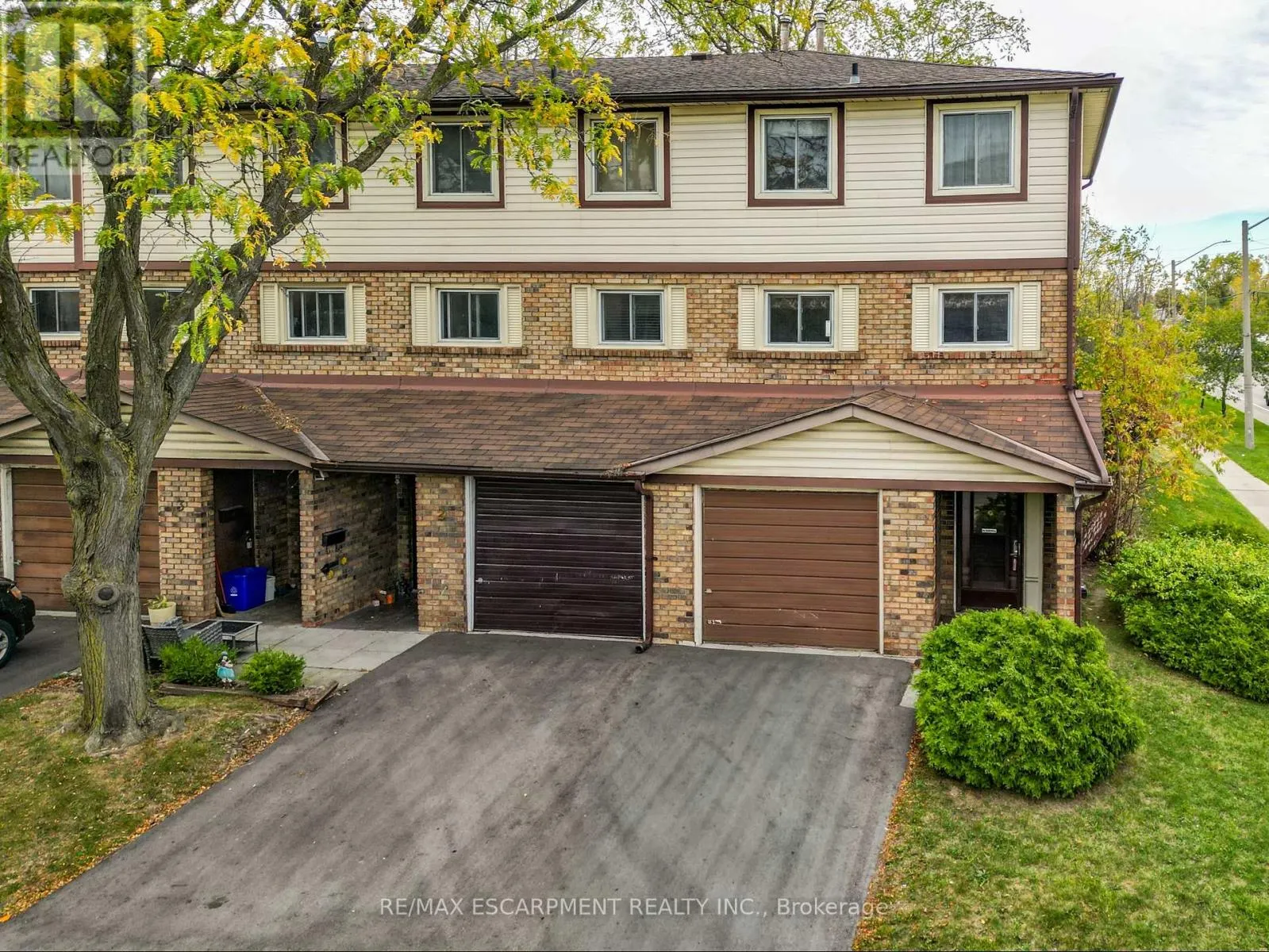 1 - 34 BOW VALLEY DRIVE