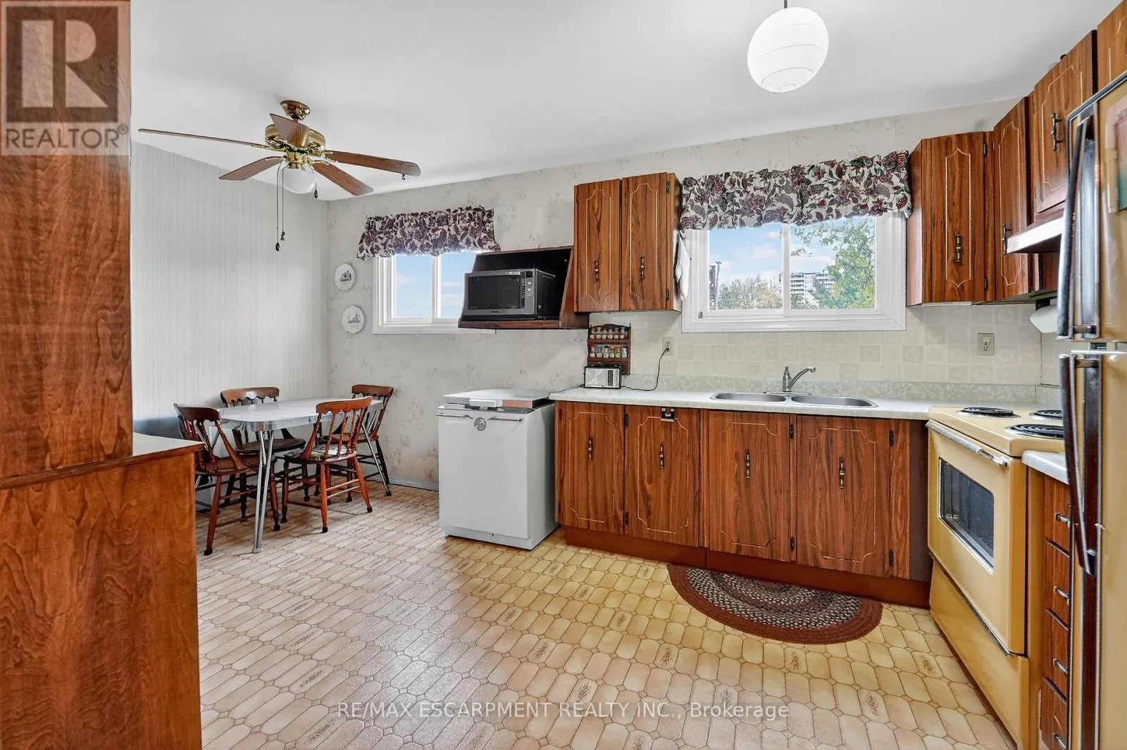 1 - 34 BOW VALLEY DRIVE