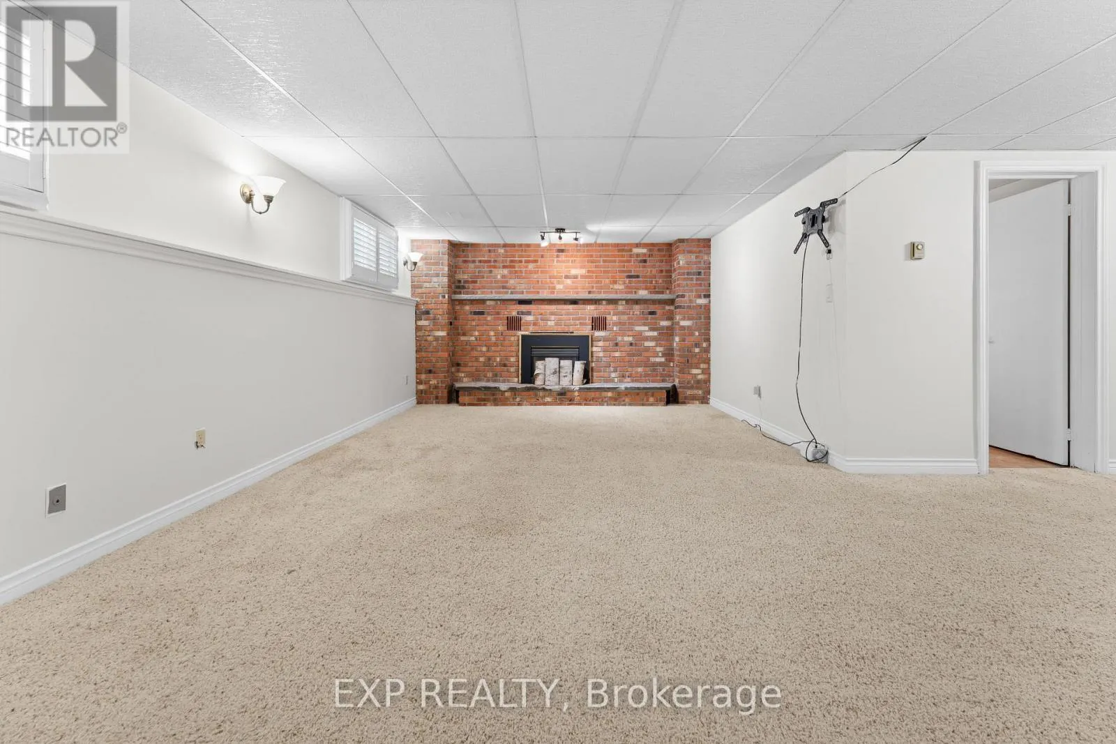 121 TOLLGATE ROAD