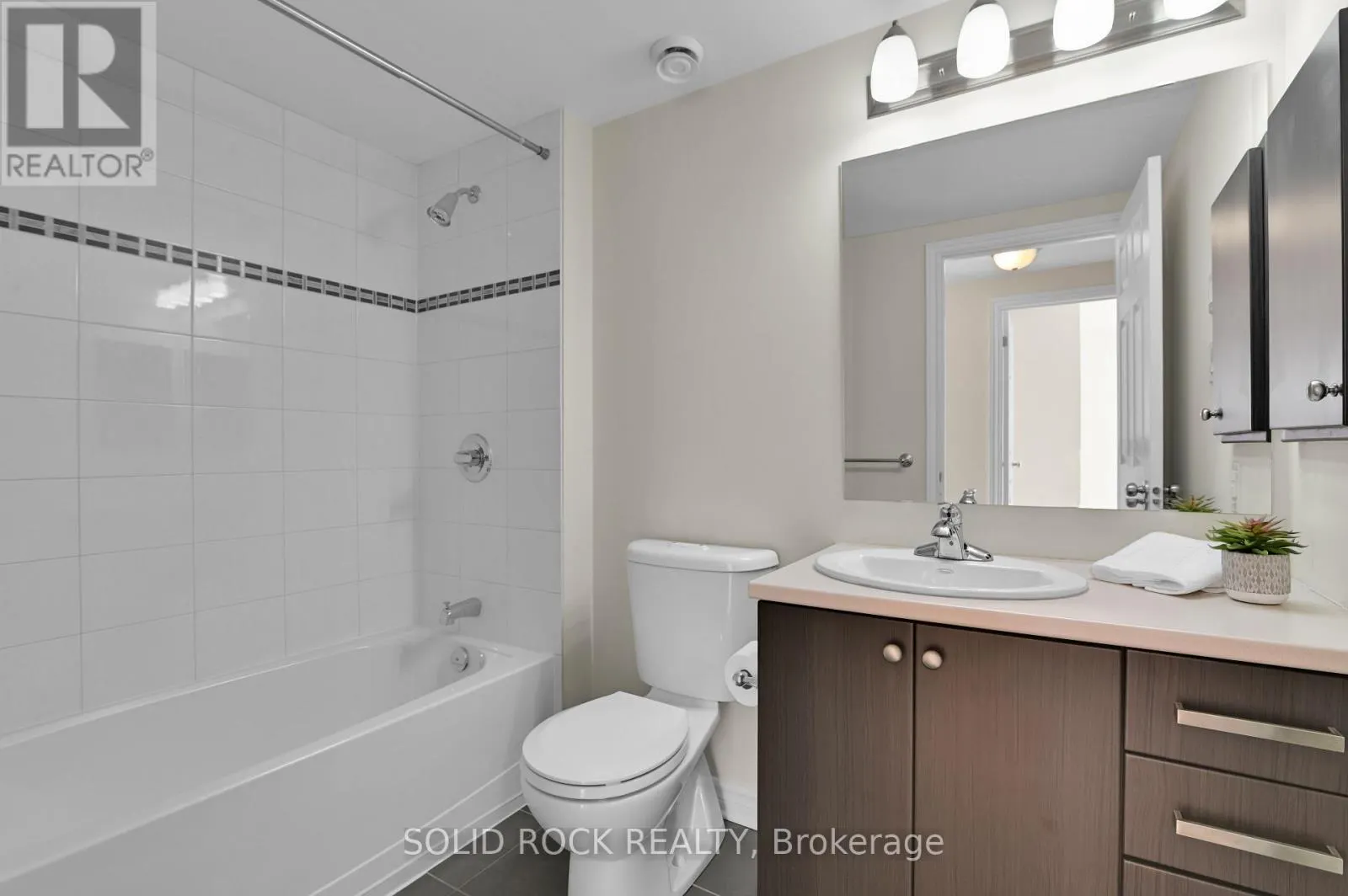 302 - 301 BAYROSE DRIVE