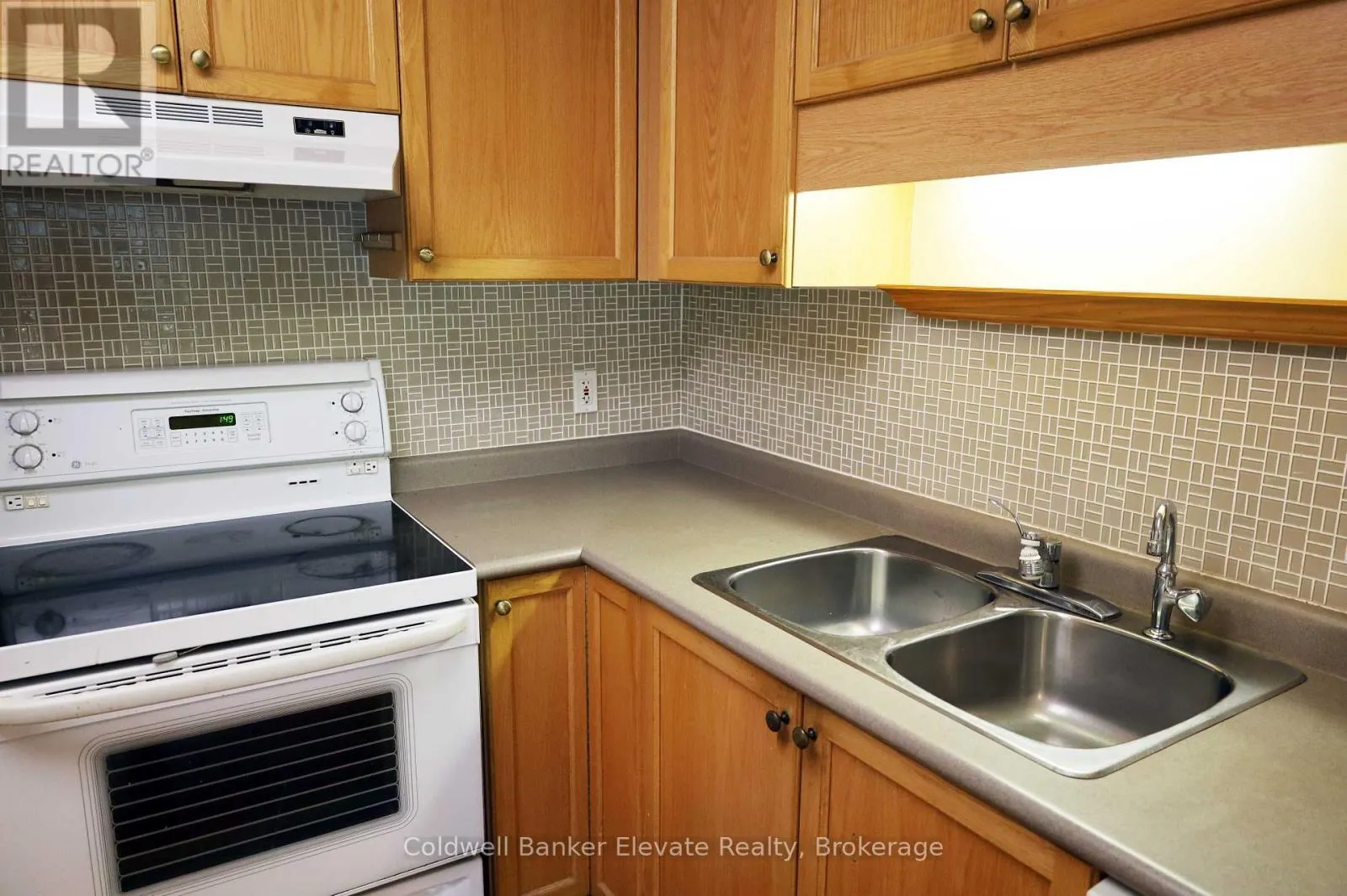 16 - 2705 KINGSWAY DRIVE