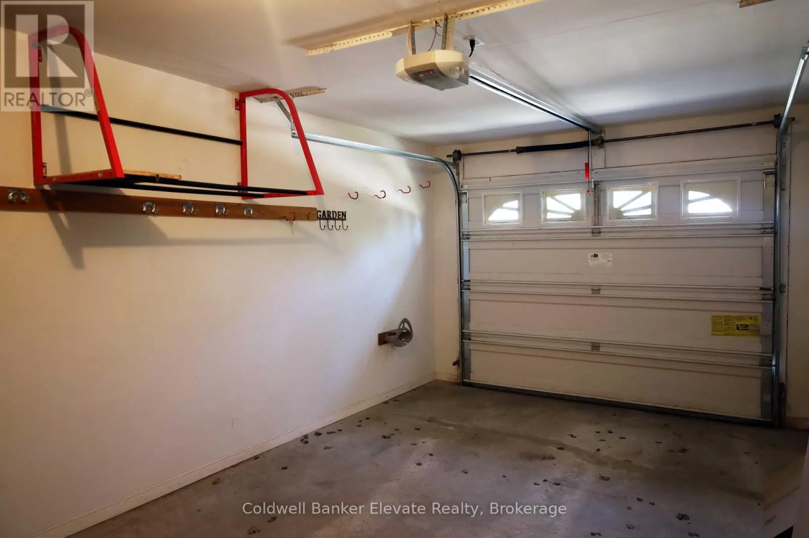 16 - 2705 KINGSWAY DRIVE