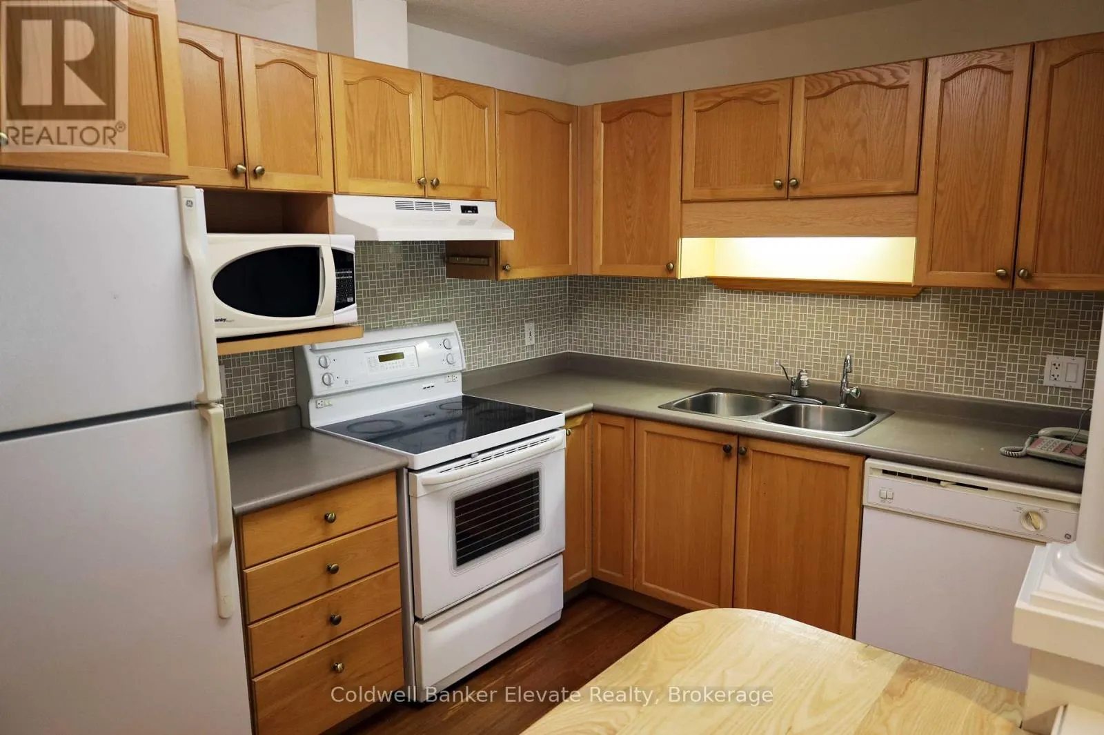 16 - 2705 KINGSWAY DRIVE