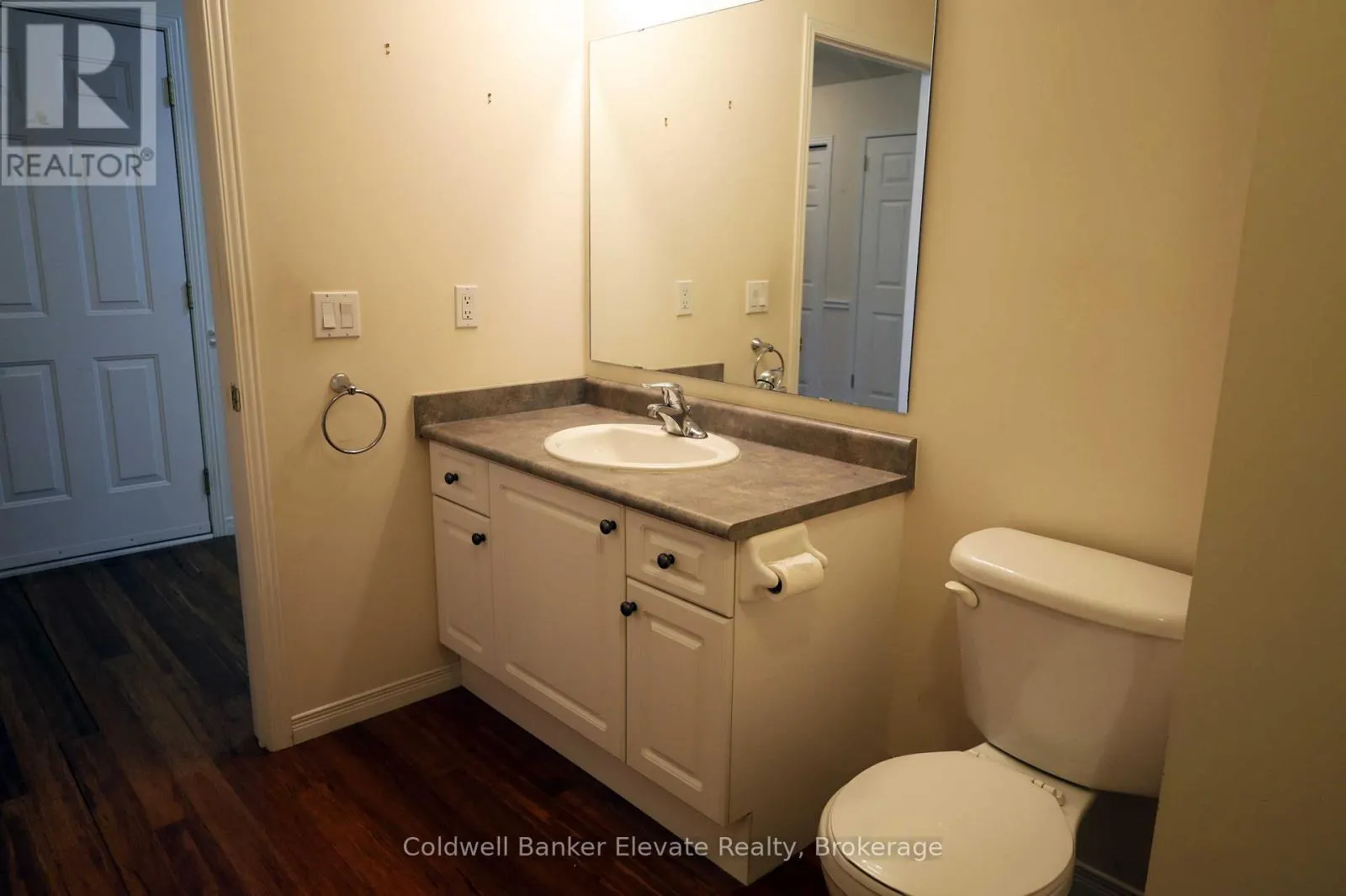 16 - 2705 KINGSWAY DRIVE
