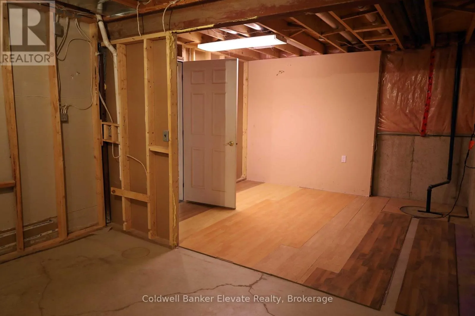 16 - 2705 KINGSWAY DRIVE