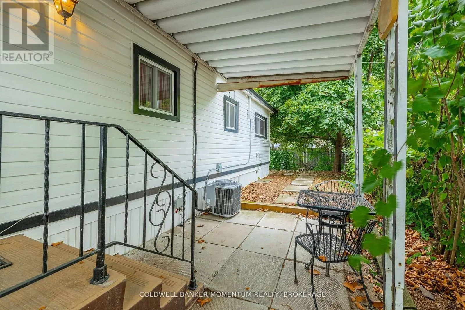 214 - 241 ST. PAUL STREET W, #214