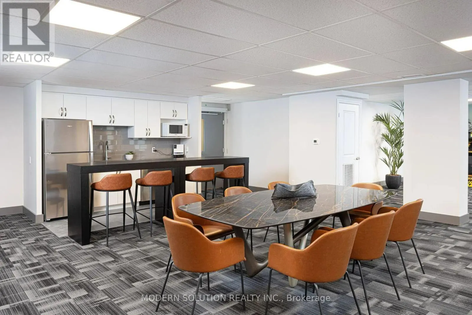 1006 - 425 WATSON PARKWAY N