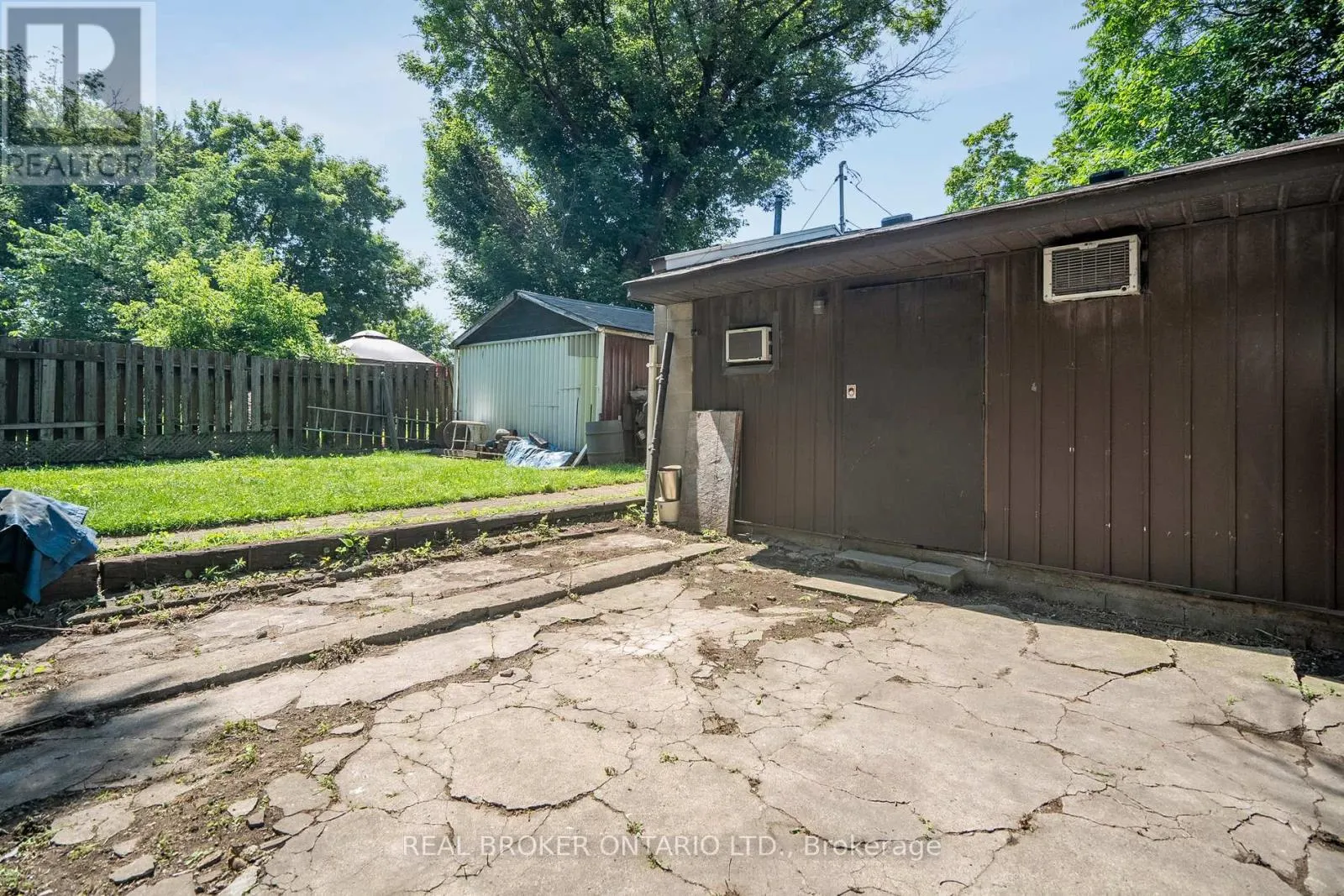 11 WHITFIELD AVENUE
