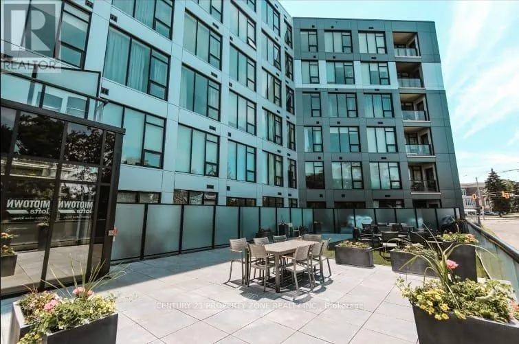 415 - 690 KING STREET W