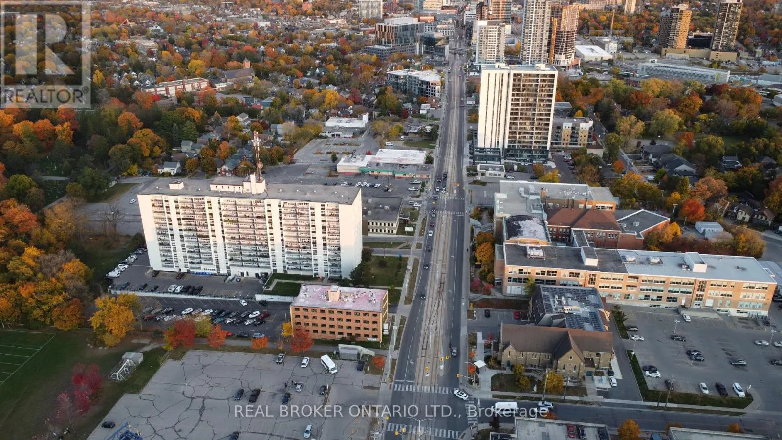 824 KING STREET W