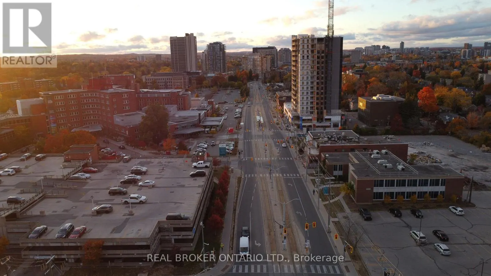 824 KING STREET W