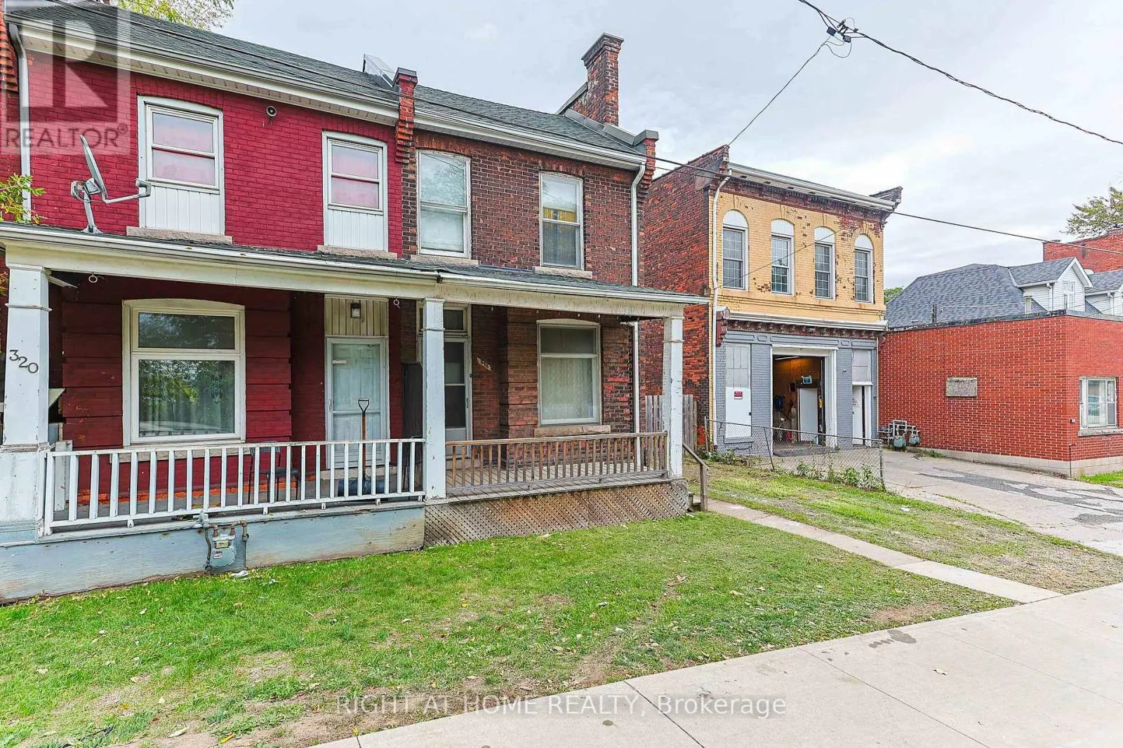 318 JOHN STREET N