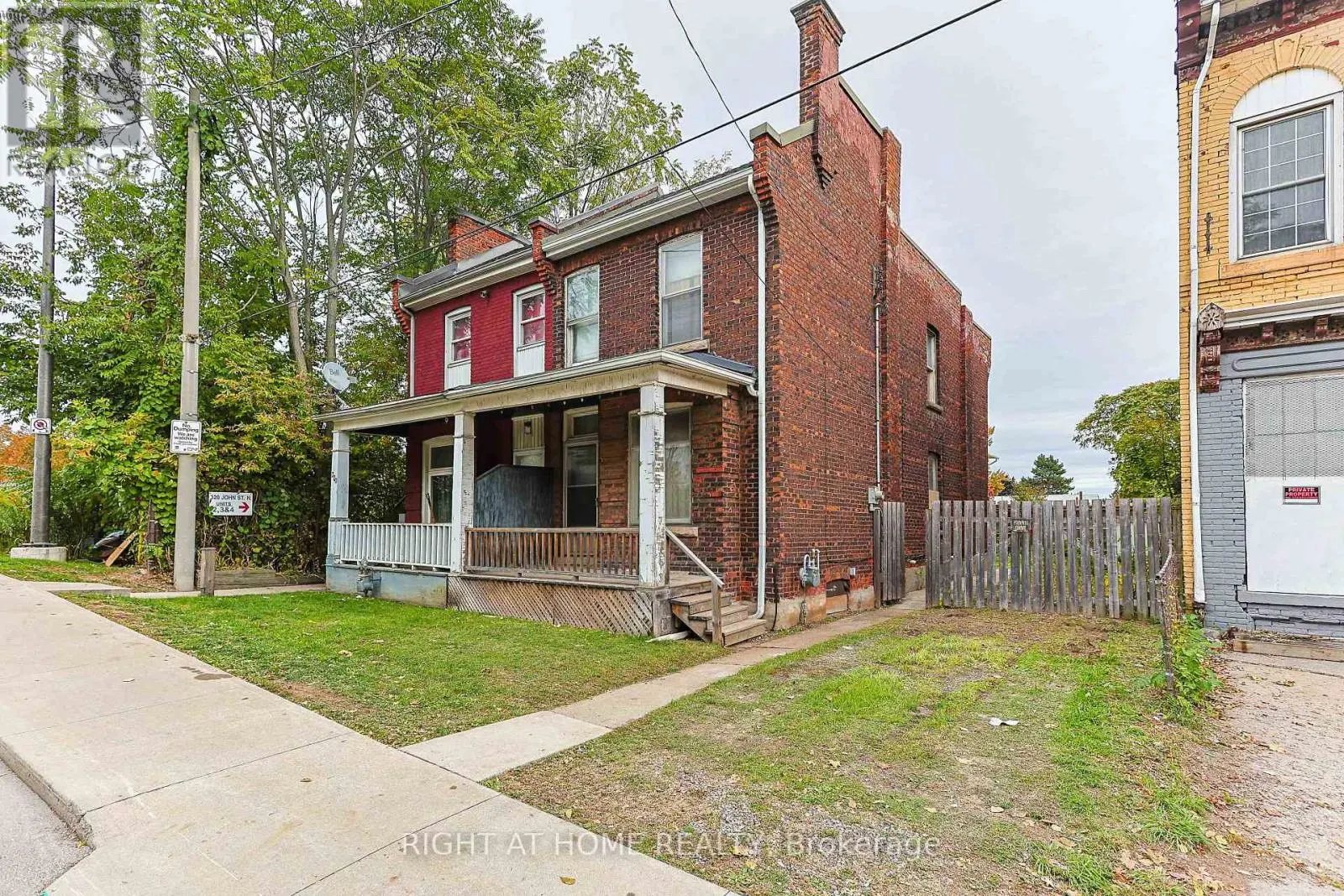 318 JOHN STREET N