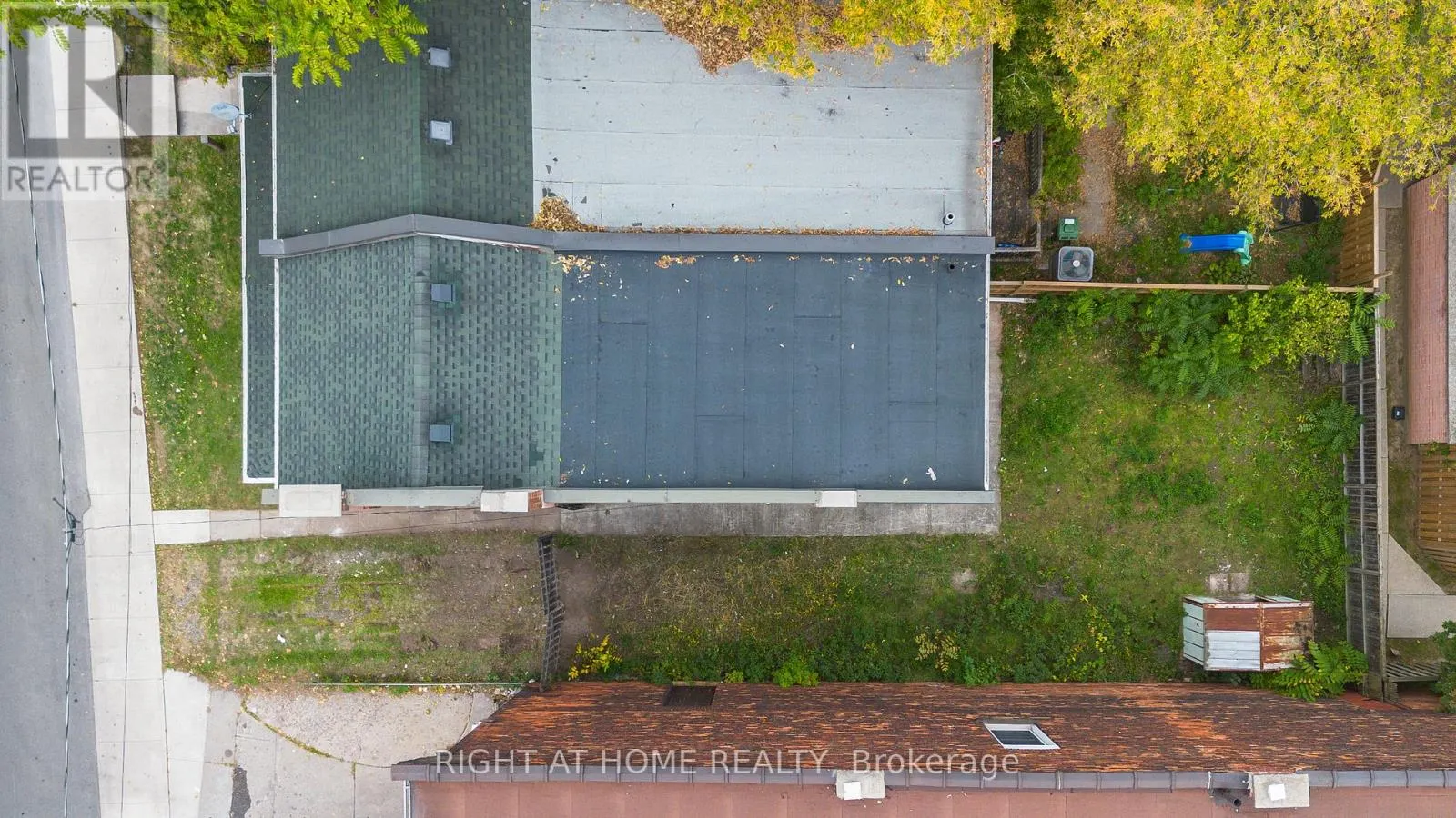 318 JOHN STREET N
