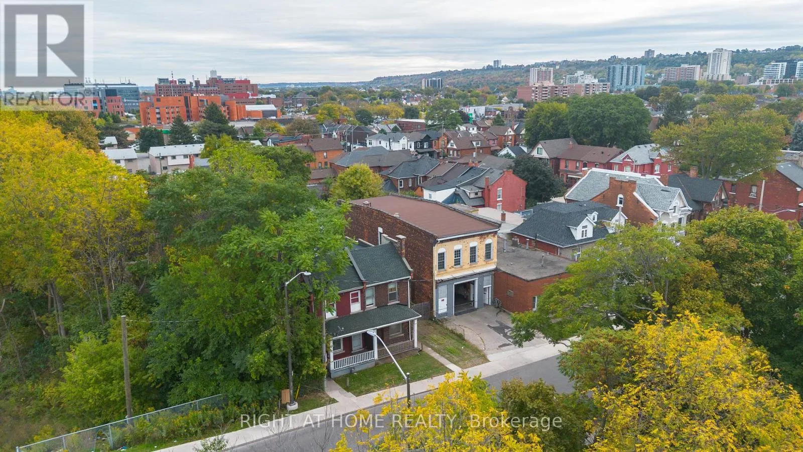 318 JOHN STREET N