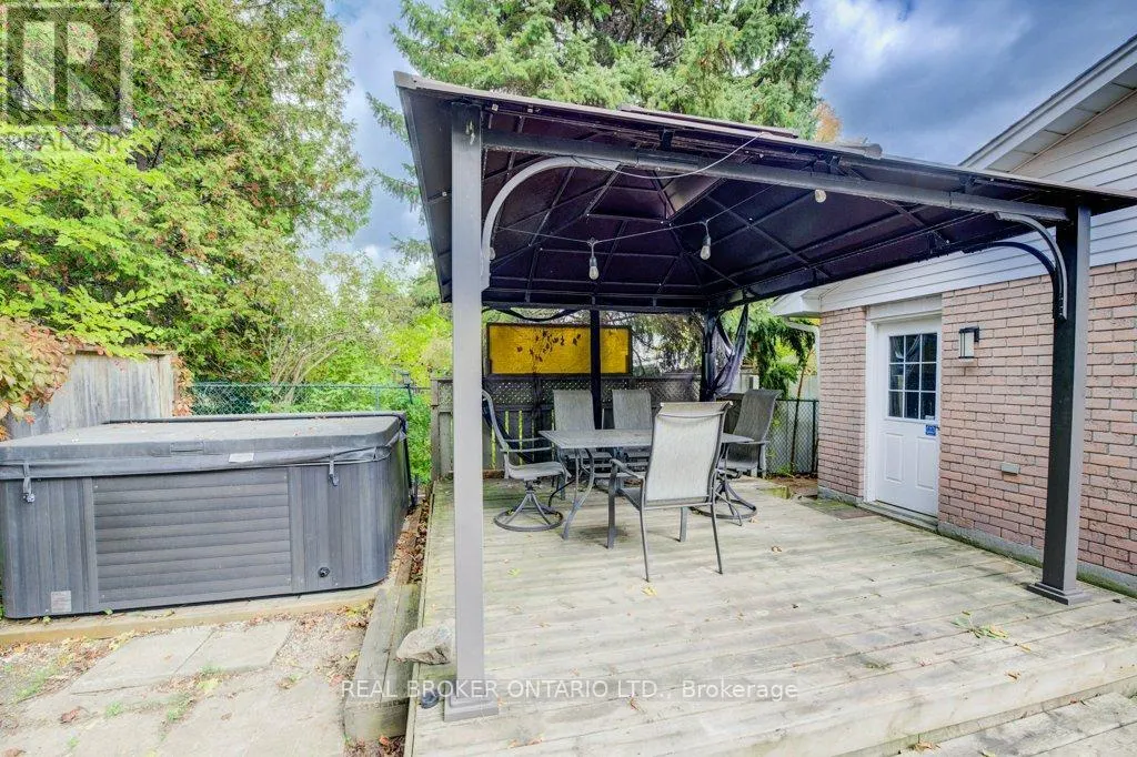 7 FOLKSTONE CRESCENT