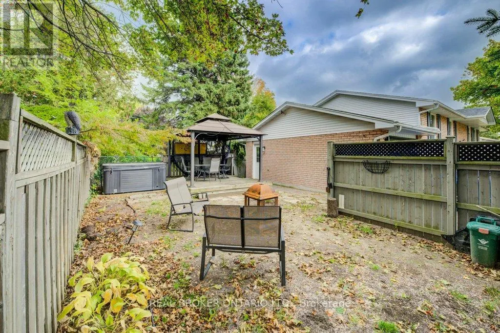 7 FOLKSTONE CRESCENT