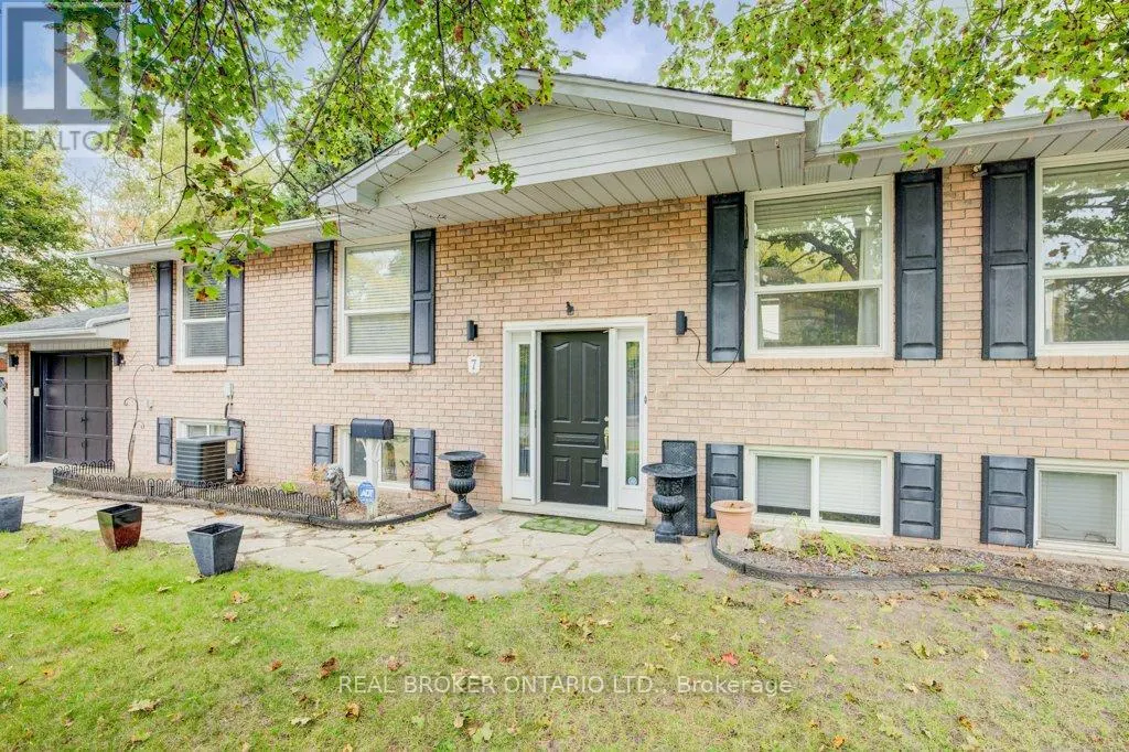 7 FOLKSTONE CRESCENT