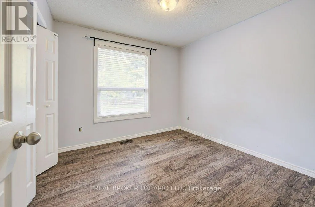 7 FOLKSTONE CRESCENT