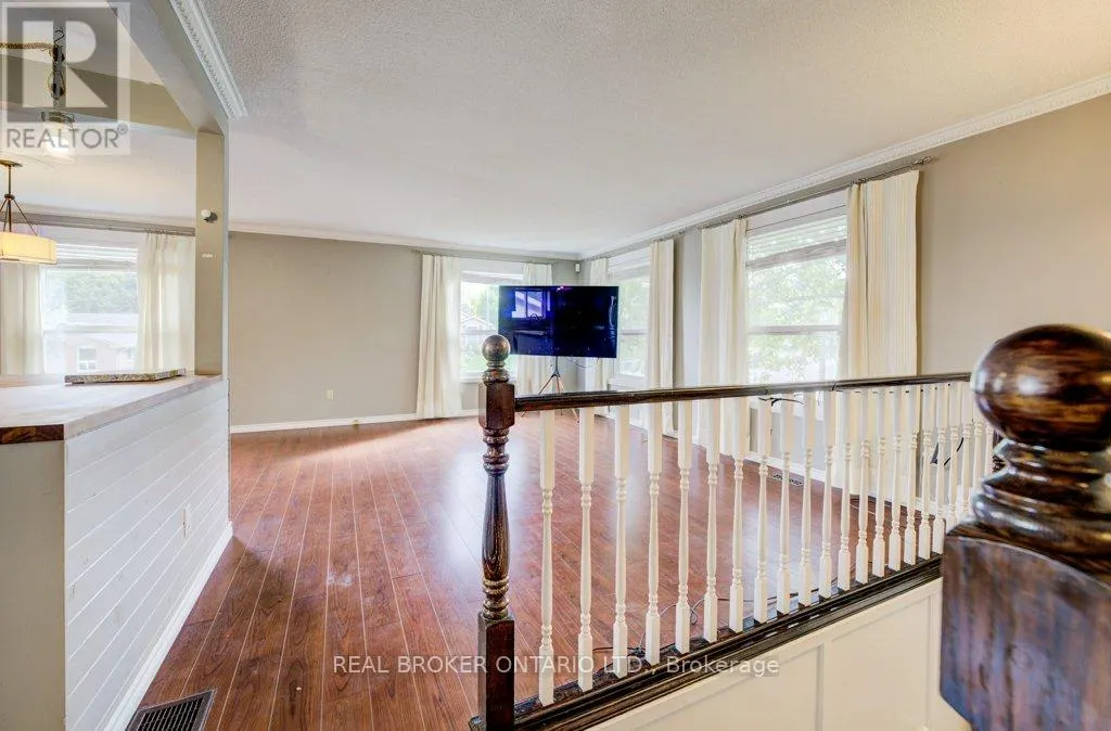 7 FOLKSTONE CRESCENT