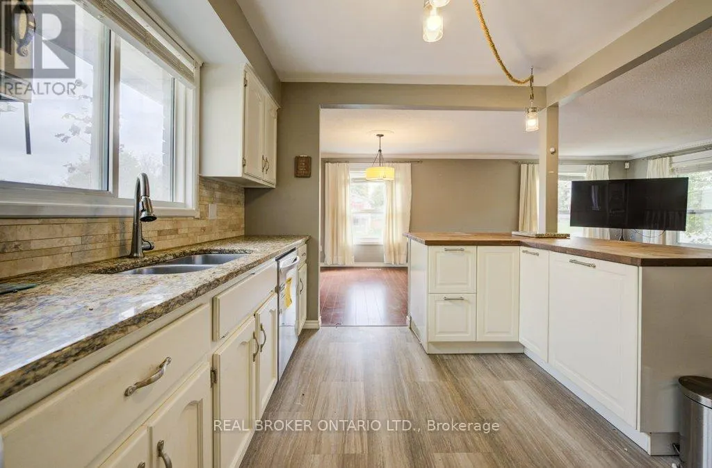 7 FOLKSTONE CRESCENT