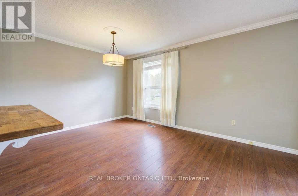 7 FOLKSTONE CRESCENT