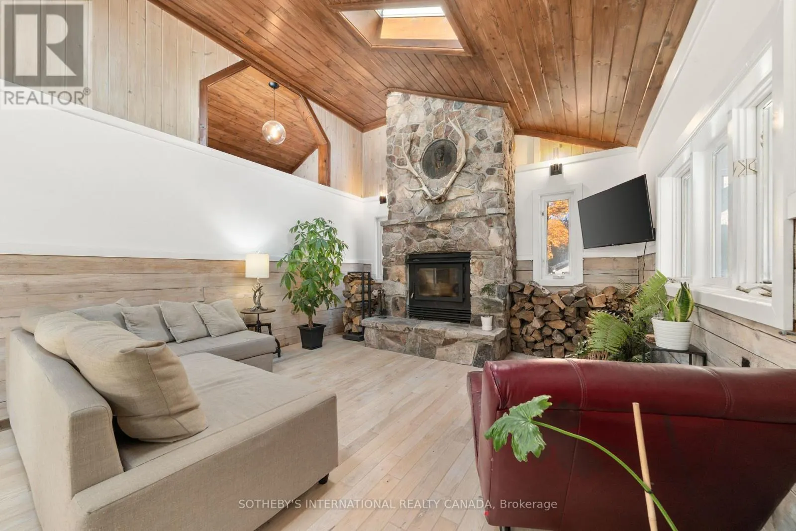 220 EASTERBROOK ROAD S