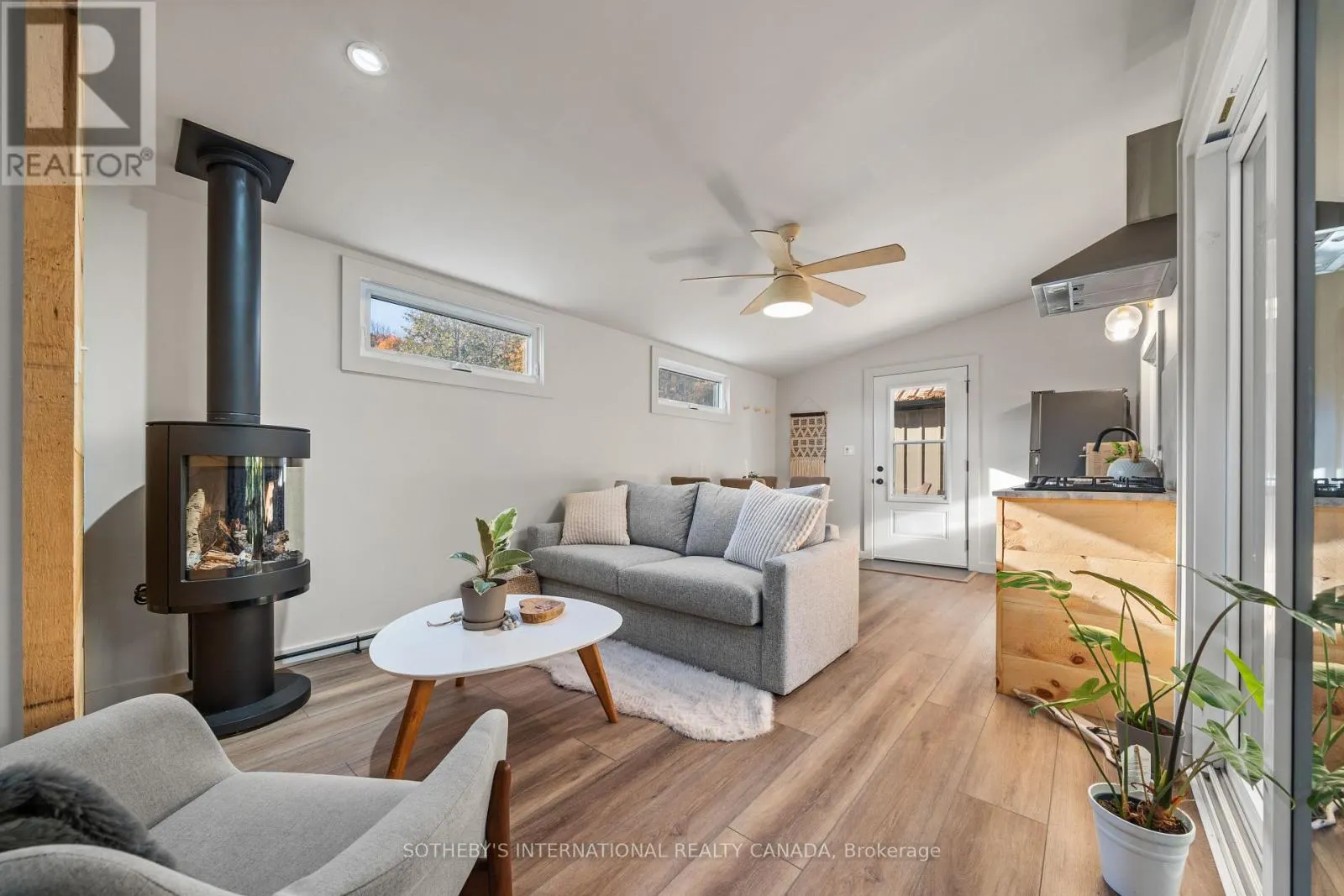 220 EASTERBROOK ROAD S