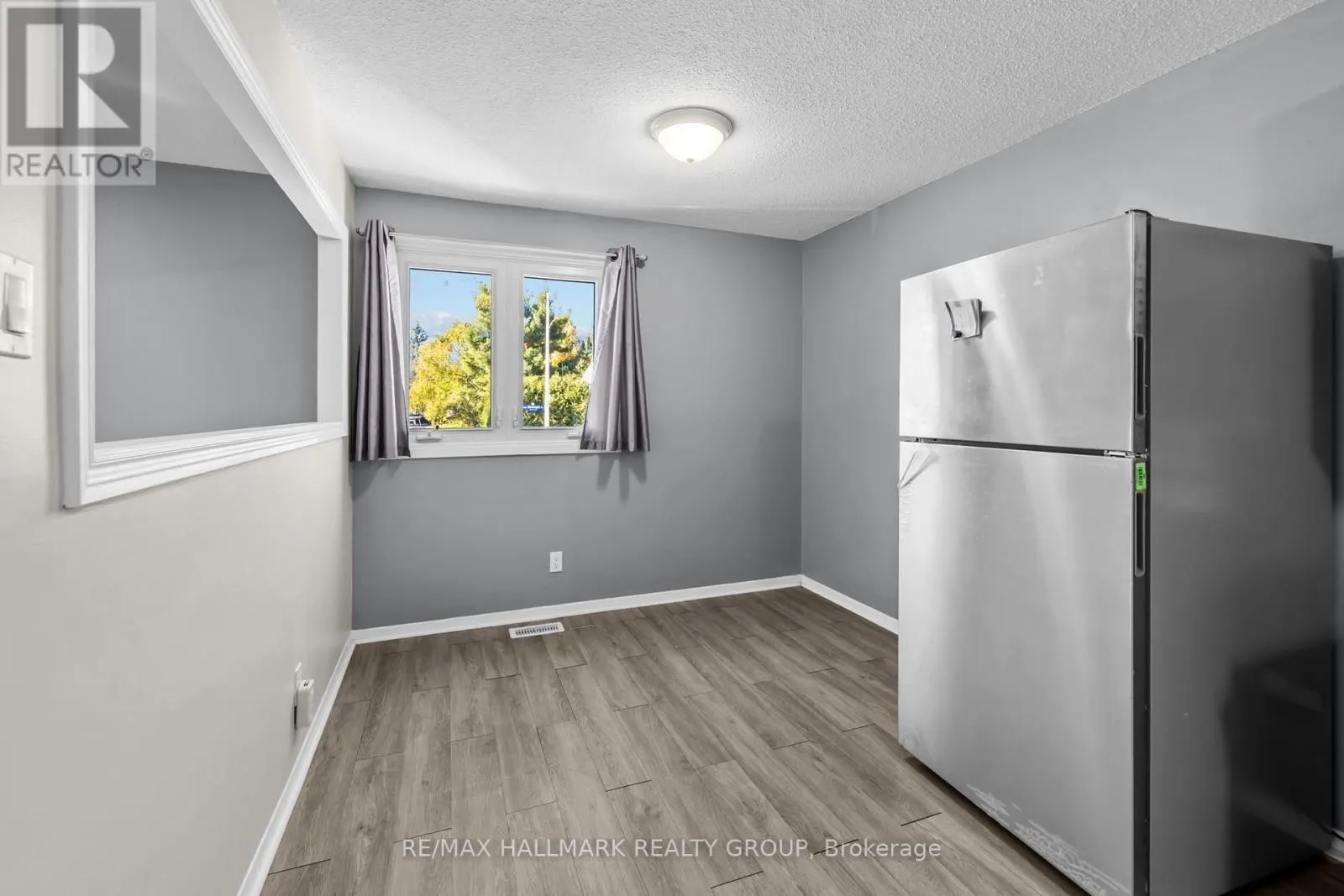 82 GLAMORGAN DRIVE