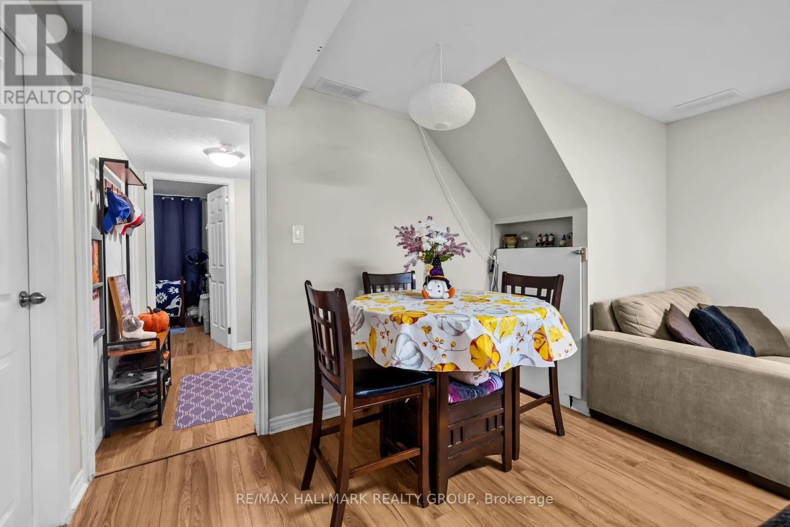 82 GLAMORGAN DRIVE