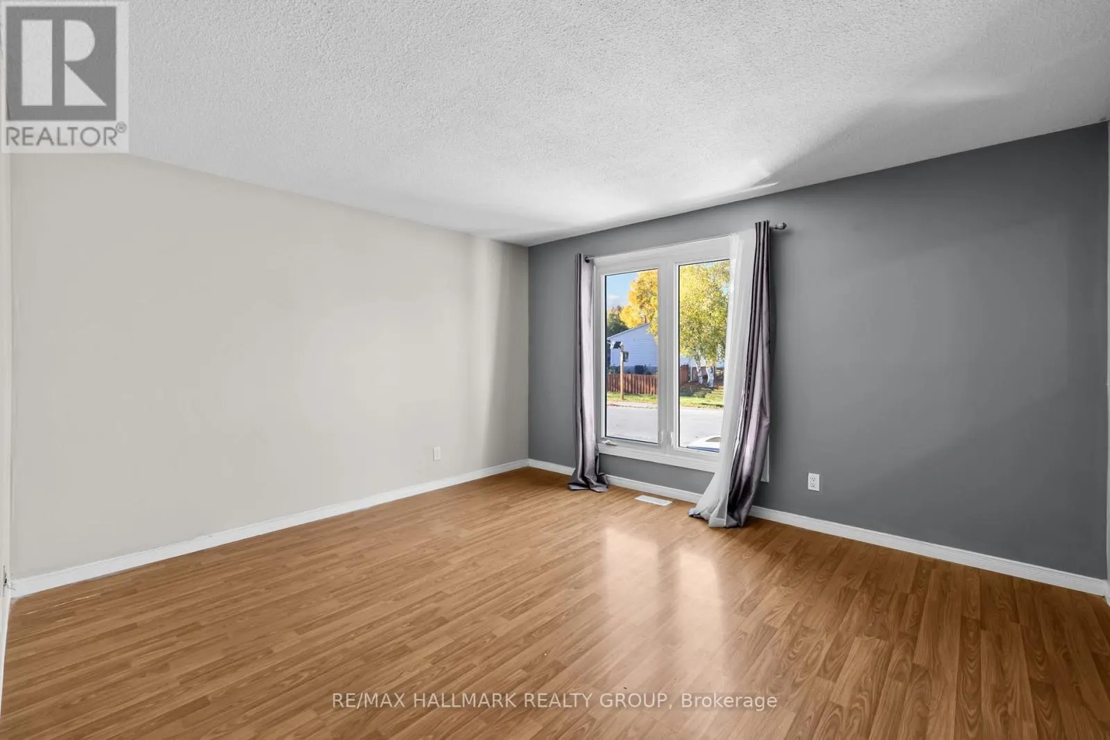 82 GLAMORGAN DRIVE