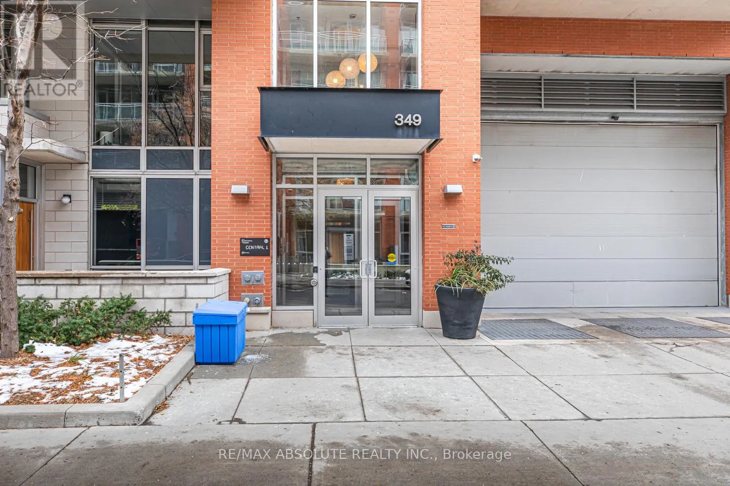 422 - 349 MCLEOD STREET