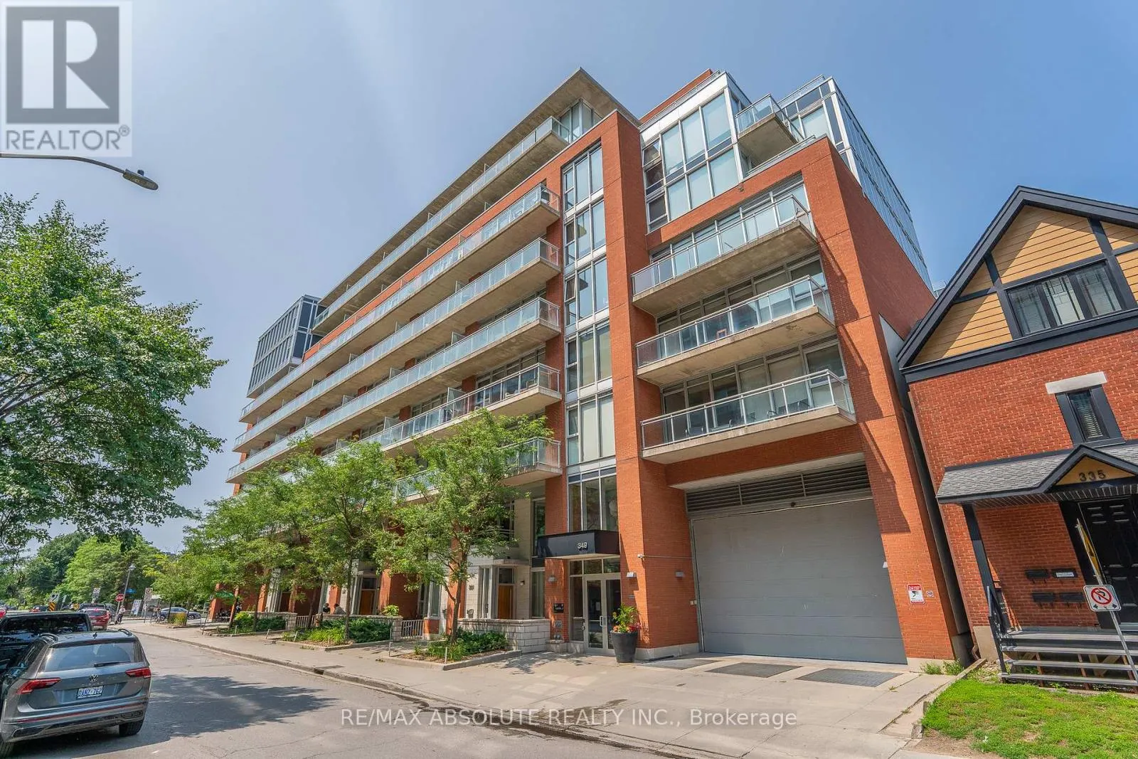 422 - 349 MCLEOD STREET