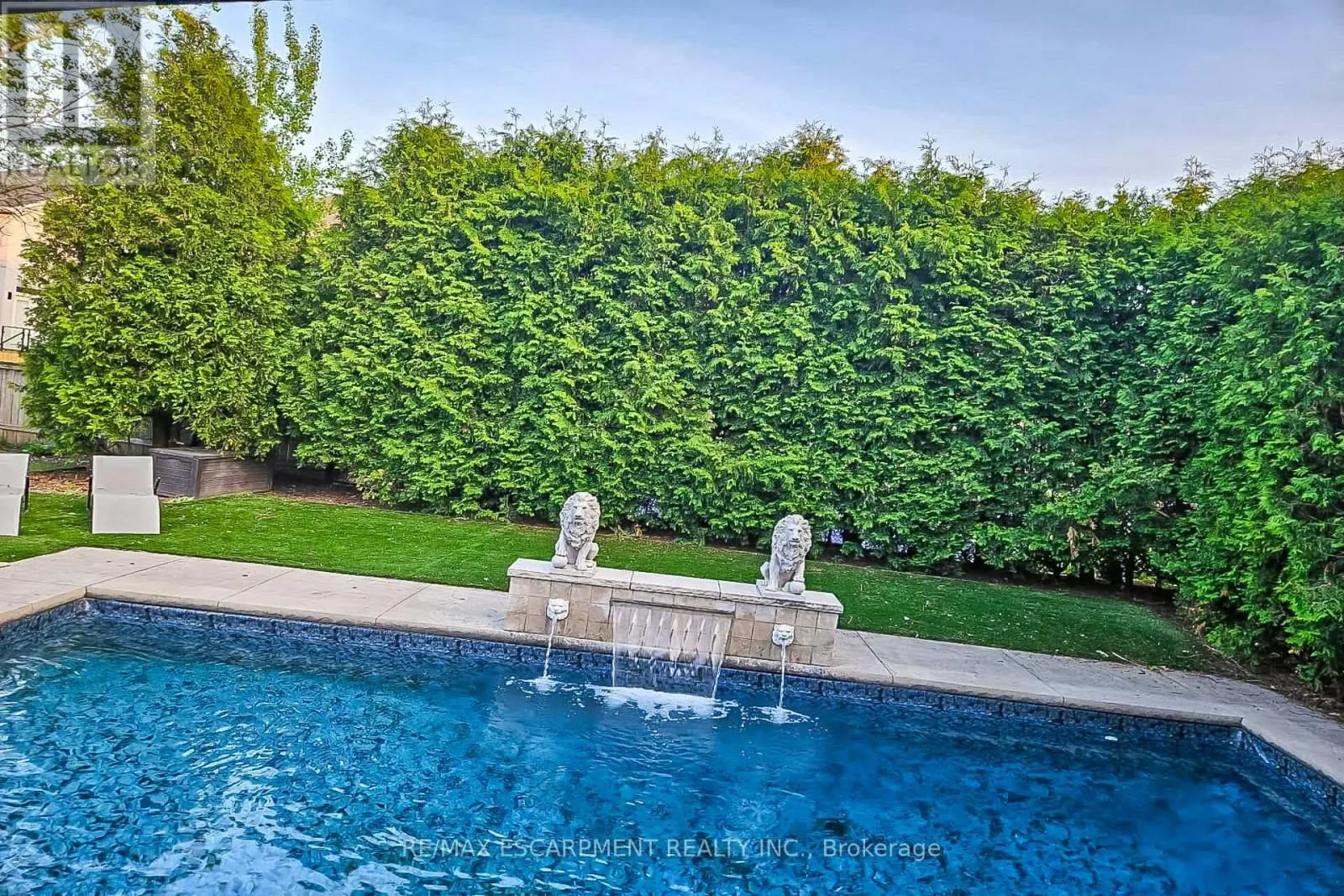 27 SURREY DRIVE