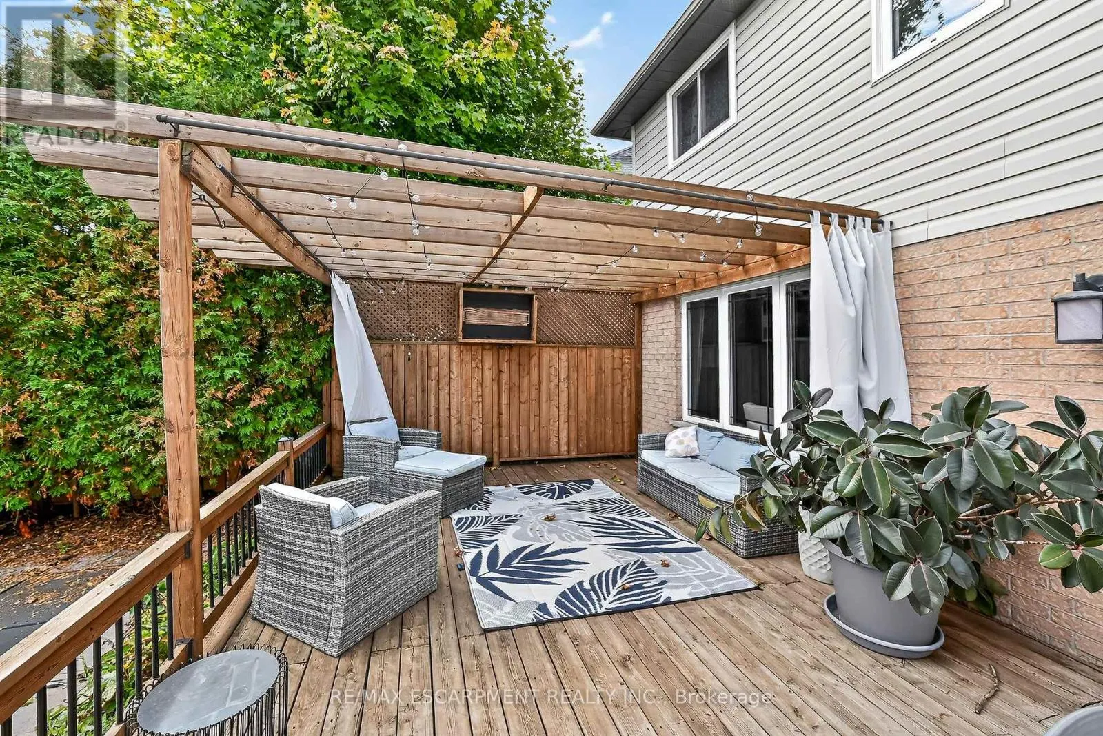 27 SURREY DRIVE