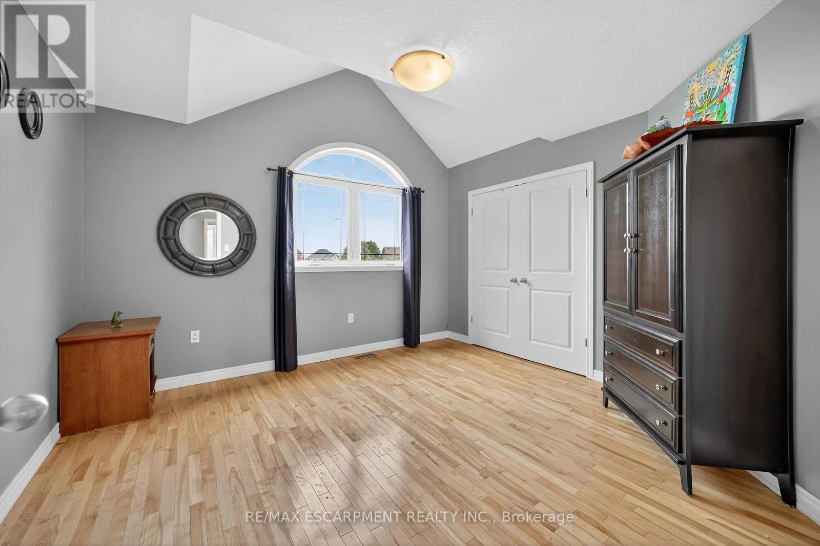 27 SURREY DRIVE