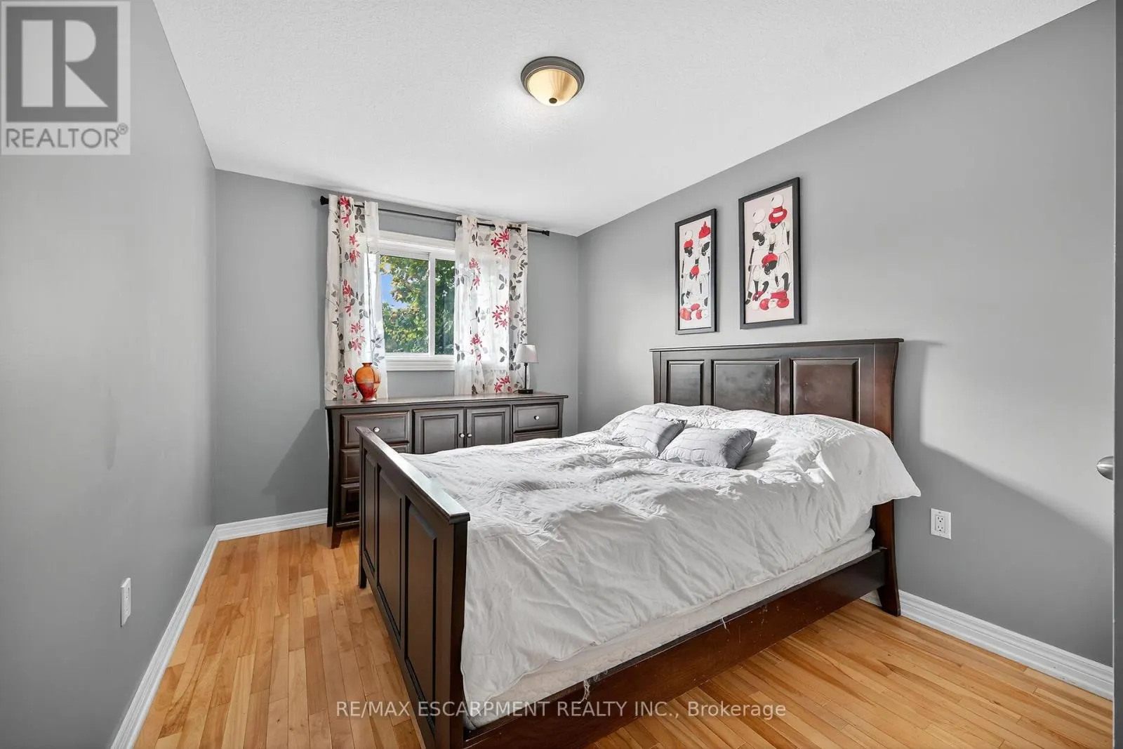 27 SURREY DRIVE