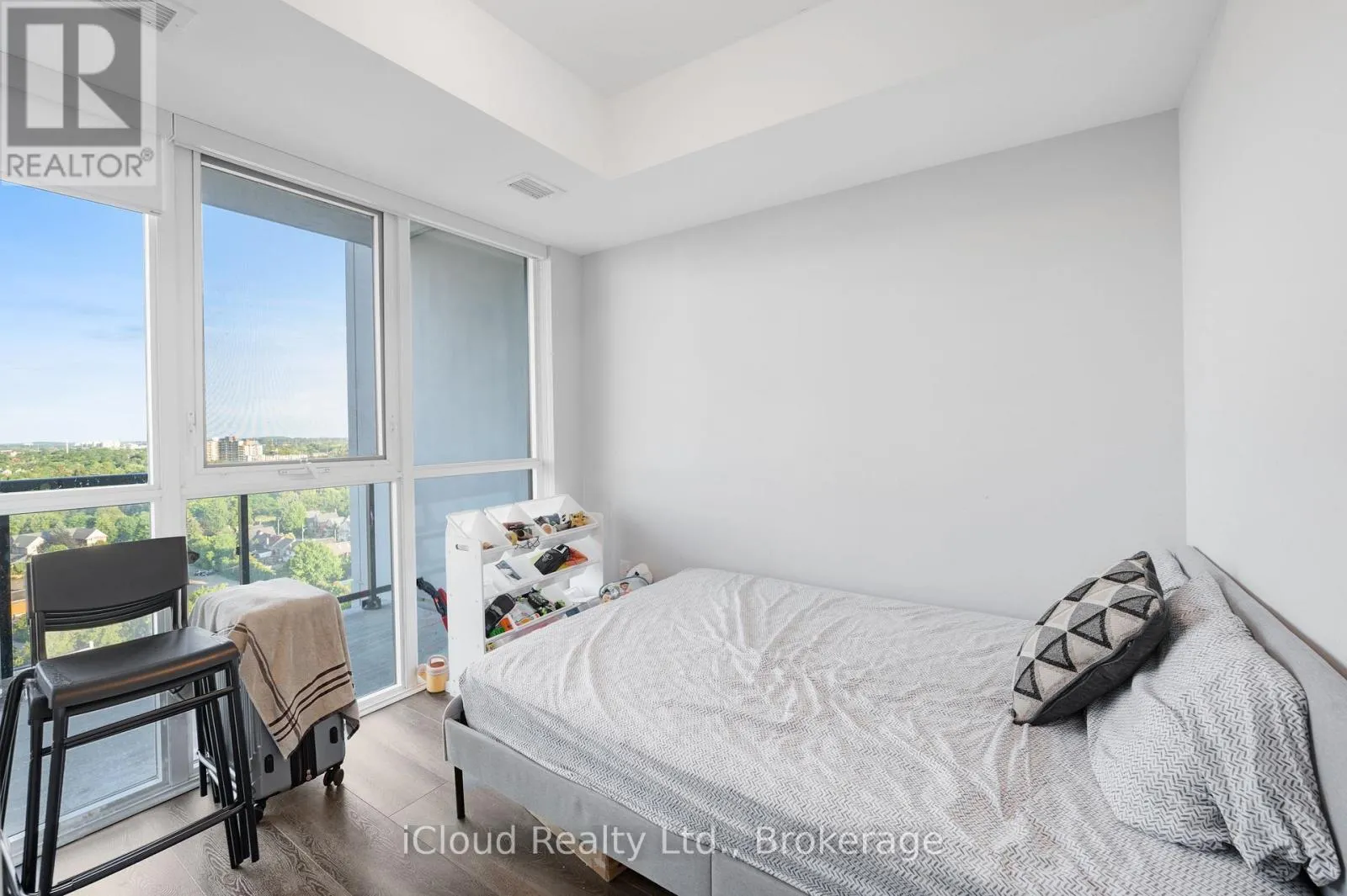 1502 - 108 GARMENT STREET