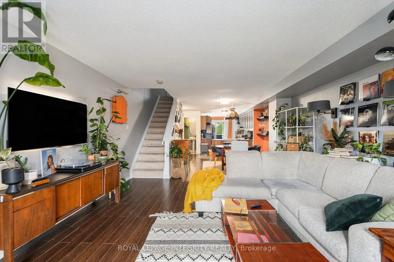813 LONGFIELDS DRIVE