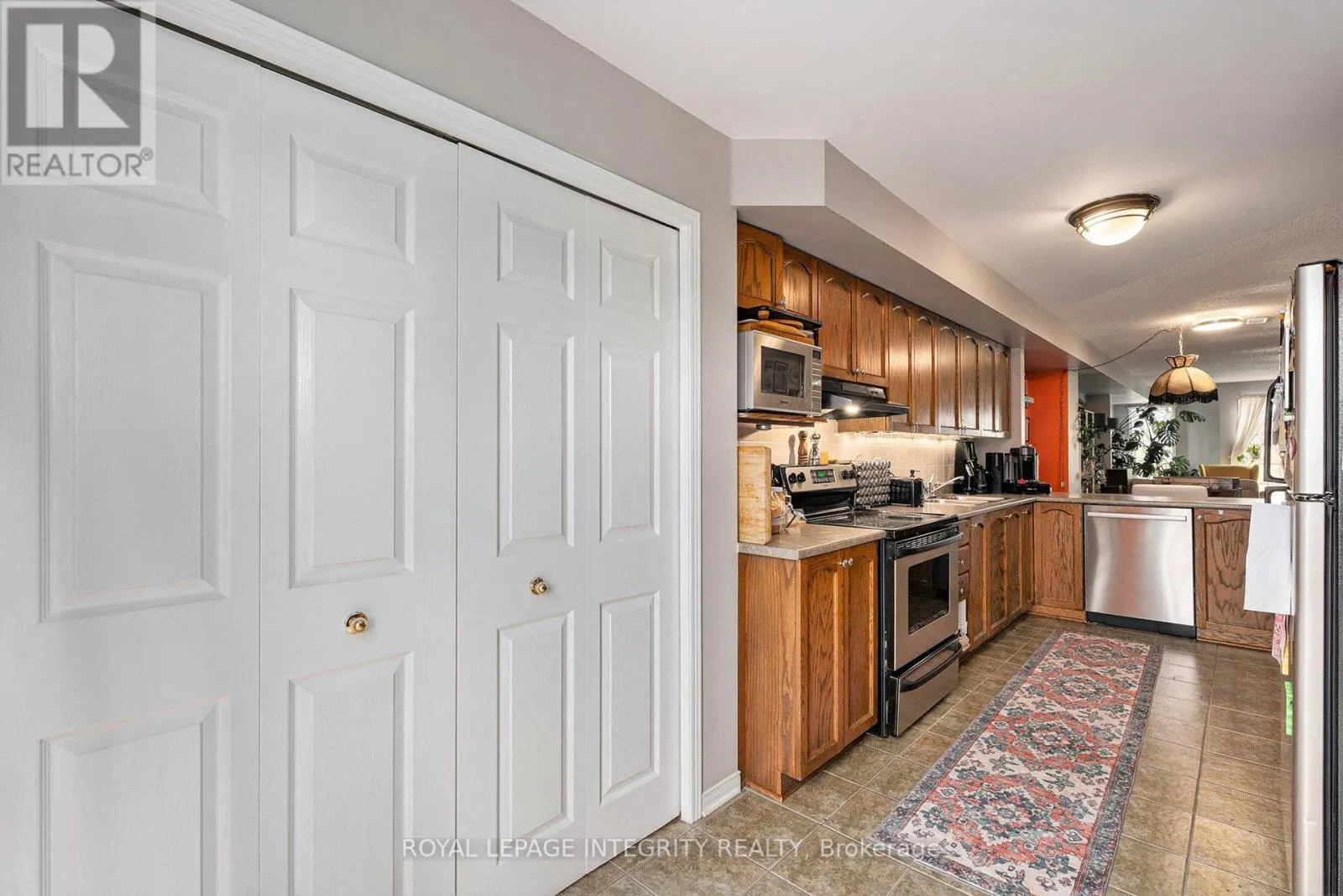 813 LONGFIELDS DRIVE