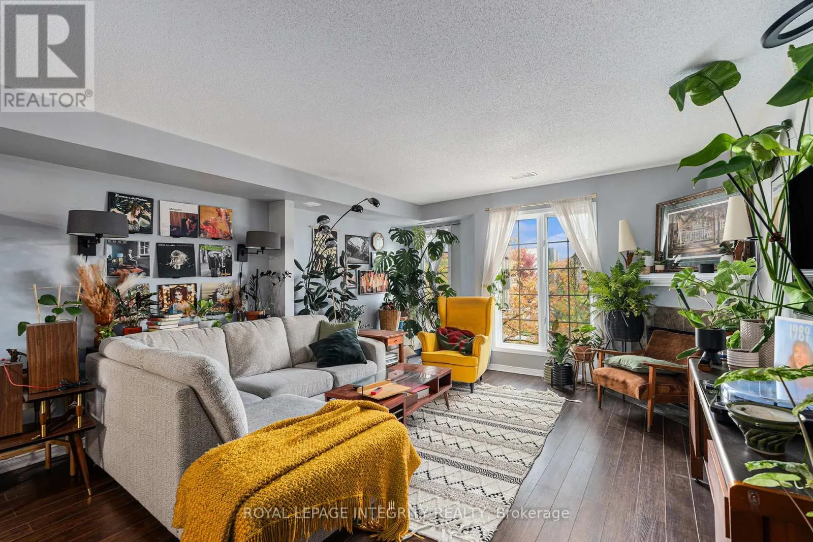 813 LONGFIELDS DRIVE