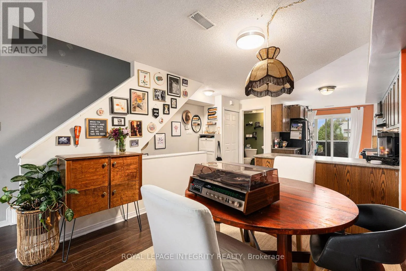 813 LONGFIELDS DRIVE